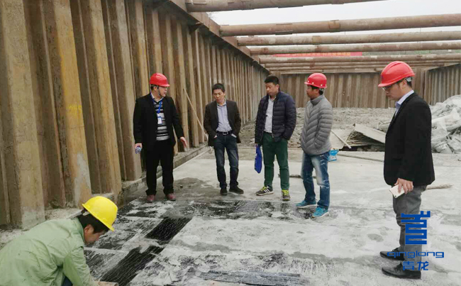 青龍技術部現場指導防水施工 防水卷材