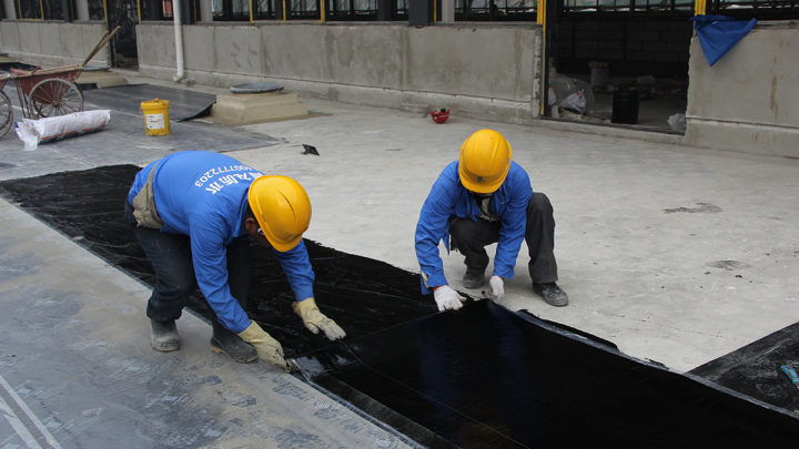 防水卷材的熱熔法與自粘法，青龍工程師詳解優(yōu)劣與適用場景